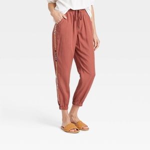 Knox Rose Jogger embroidered